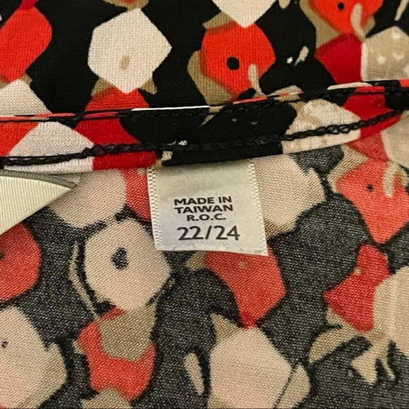 22/24 Soft by Avenue sleeveless blouse - Picture 9 of 10